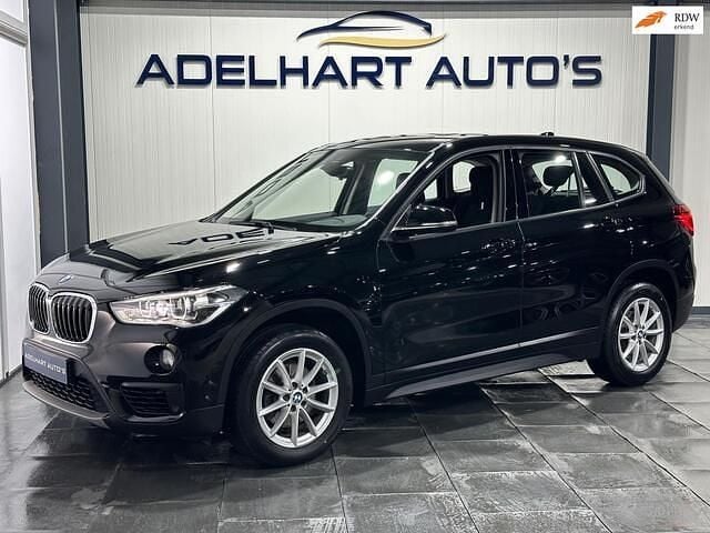 Zwart (metallic) Gebruikt 2019 BMW X1 Executive SUV | € 18.950 (Super prijs) - Afbeelding 1/4
