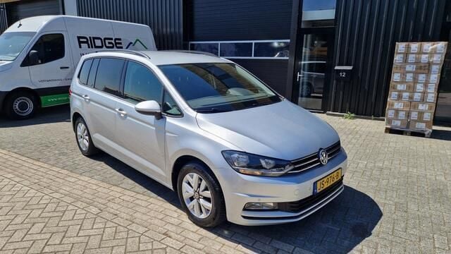 Grijs Gebruikt 2016 VW Touran Comfortline MPV | € 13.999 (Goede deal) - Afbeelding 1/4