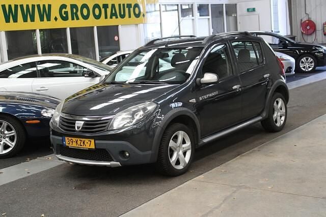 Grijs Gebruikt 2010 Dacia Sandero Stepway Hatchback | € 2.744 (Eerlijke prijs) - Afbeelding 1/4