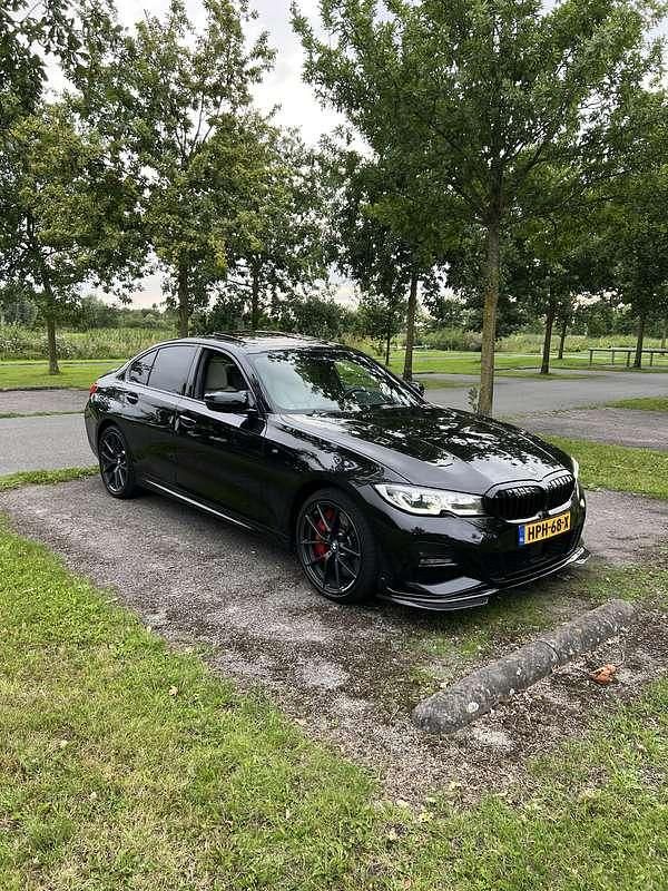 Zwart Occasion 2020 BMW 330 Sedan | € 33.250 (Super prijs) - Afbeelding 1/4