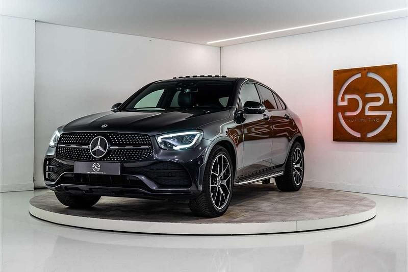 Grijs Gebruikt 2020 Mercedes GLC300e AMG Line Premium Plus Coupé | € 54.980 - Afbeelding 1/4