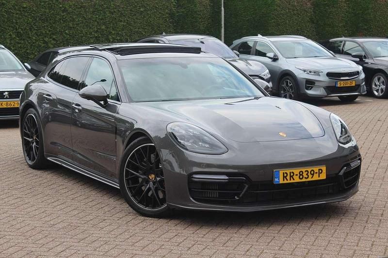 Grijs, metallic lak Gebruikt 2018 Porsche Panamera Sport Turismo Sedan | € 61.950 (Super prijs) - Afbeelding 1/4