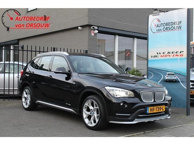 Zwart (metallic) Gebruikt 2015 BMW X1 Executive SUV | € 16.450 (Goede deal) - Afbeelding 1/4