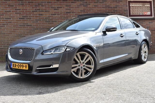 Grijs, metallic lak Gebruikt 2016 Jaguar XJ Premium Luxury Sedan | € 16.949 - Afbeelding 1/4