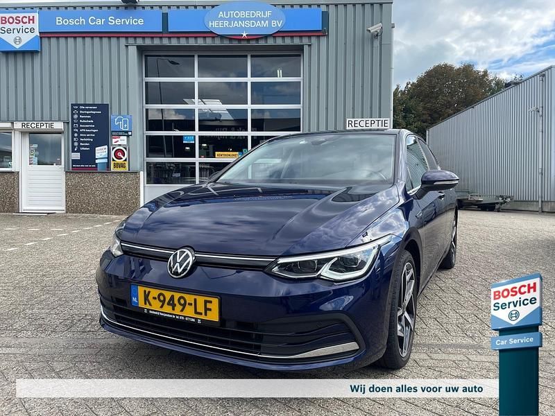 Blauw Gebruikt 2021 VW Golf VIII Style Hatchback | € 26.950 (Eerlijke prijs) - Afbeelding 1/4