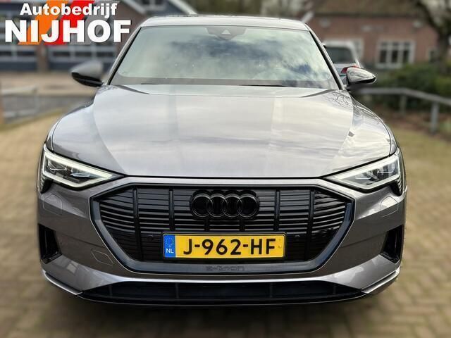 Grijs, metallic lak Gebruikt 2020 Audi e-tron Sportback Business SUV | € 29.650 - Afbeelding 1/4