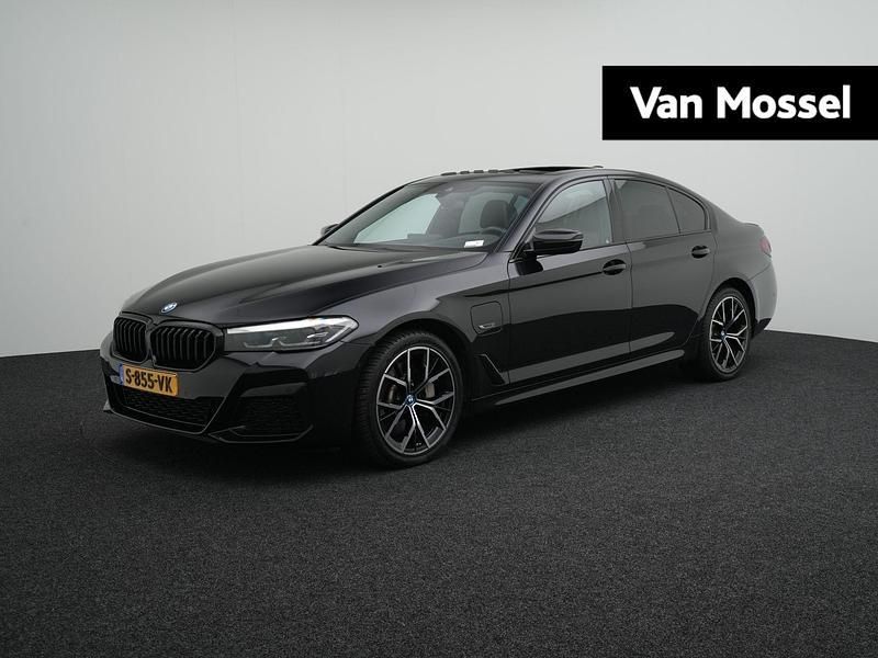 Zwart Gebruikt 2023 BMW 530 M Sport Sedan | € 47.900 (Iets duurder) - Afbeelding 1/4