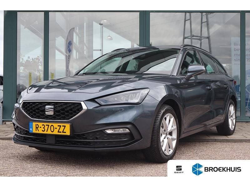 Grijs Occasion 2023 Seat Leon Reference Stationwagen | € 18.395 (Goede deal) - Afbeelding 1/4
