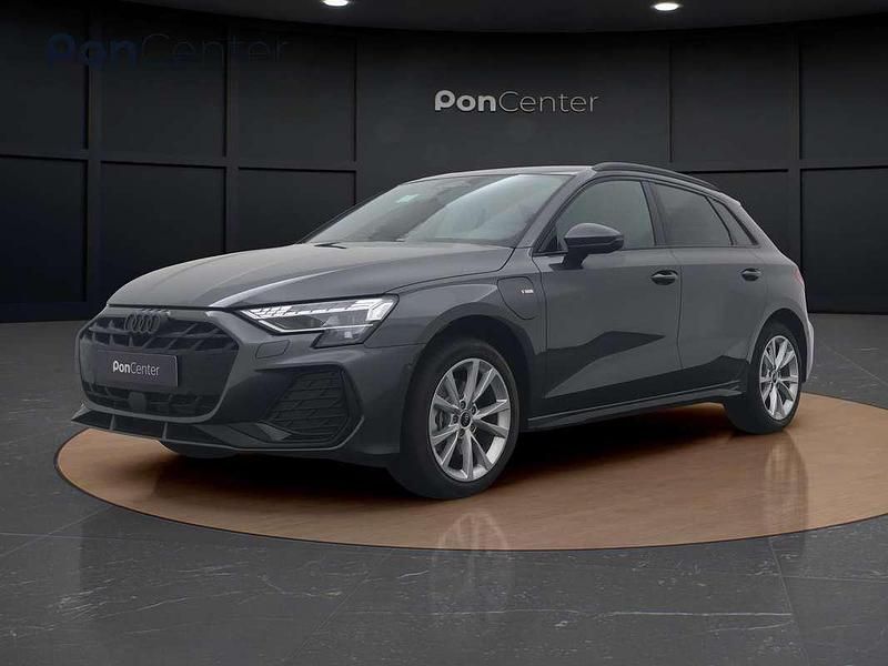 Grijs Nieuw 2025 Audi A3 Sportback e-tron Comfort Sedan | € 49.450 (Eerlijke prijs) - Afbeelding 1/4