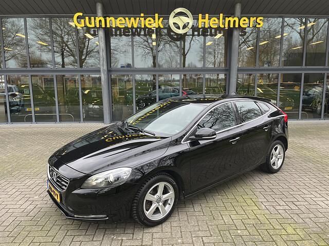 Zwart Gebruikt 2015 Volvo V40 Kinetic Hatchback | € 12.475 (Eerlijke prijs) - Afbeelding 1/4