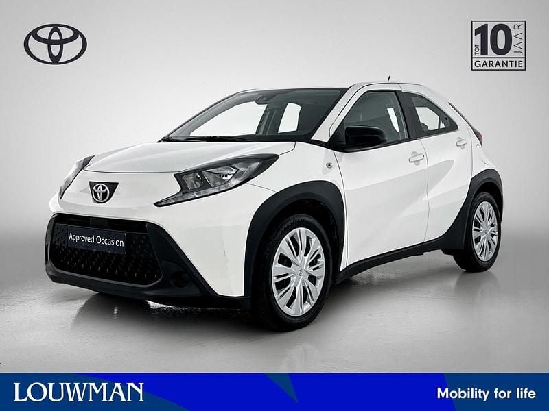 Wit Gebruikt 2023 Toyota Aygo X Play SUV | € 15.495 - Afbeelding 1/3