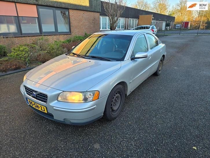 Grijs Occasion 2006 Volvo S60 Sedan | € 1.850 (Goede deal) - Afbeelding 1/4
