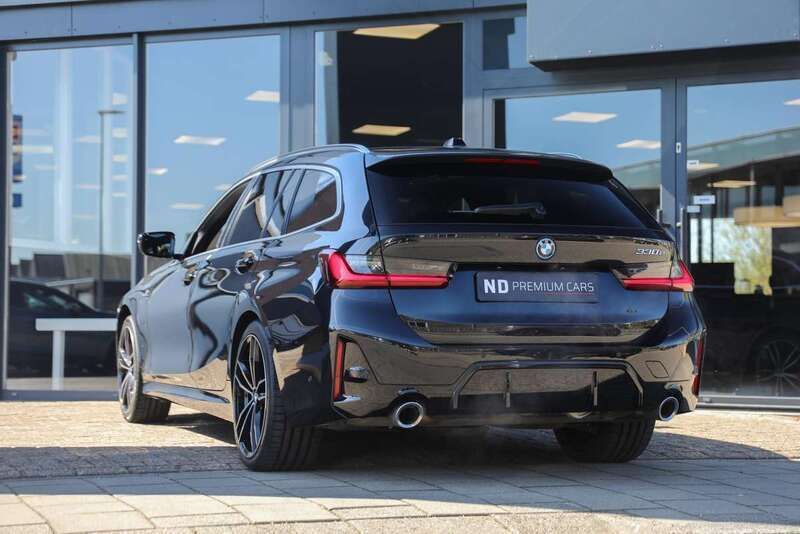 Zwart Gebruikt 2023 BMW 330e M Sport Stationwagen | € 48.950 (Eerlijke prijs) - Afbeelding 1/3