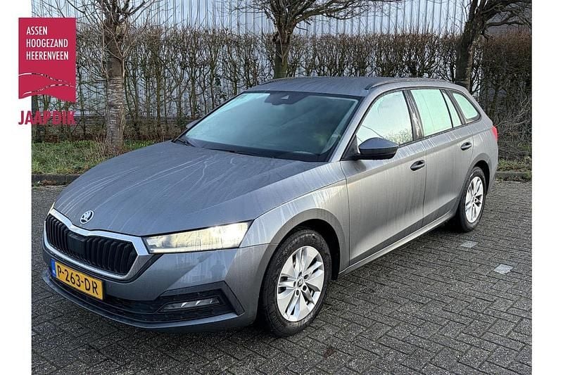 Grijs Occasion 2022 Skoda Octavia Business Line Stationwagen | € 16.899 (Eerlijke prijs) - Afbeelding 1/4