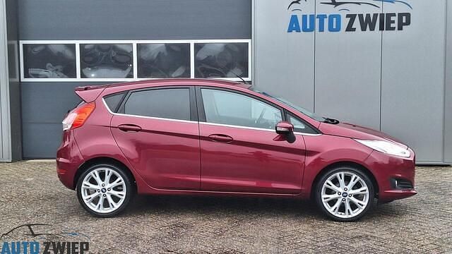 Occasion Ford Fiesta Titanium 101 PK (74 kW) 2014 Rood Hatchback