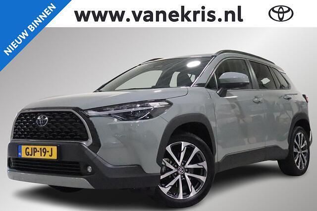 Groen Gebruikt 2024 Toyota Corolla Cross Style SUV | € 35.899 (Eerlijke prijs) - Afbeelding 1/4
