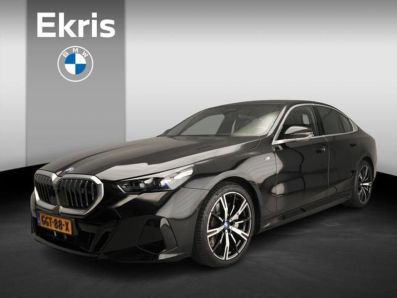 Zwart Gebruikt 2024 BMW i5 Comfort Edition Sedan | € 58.900 (Eerlijke prijs) - Afbeelding 1/4