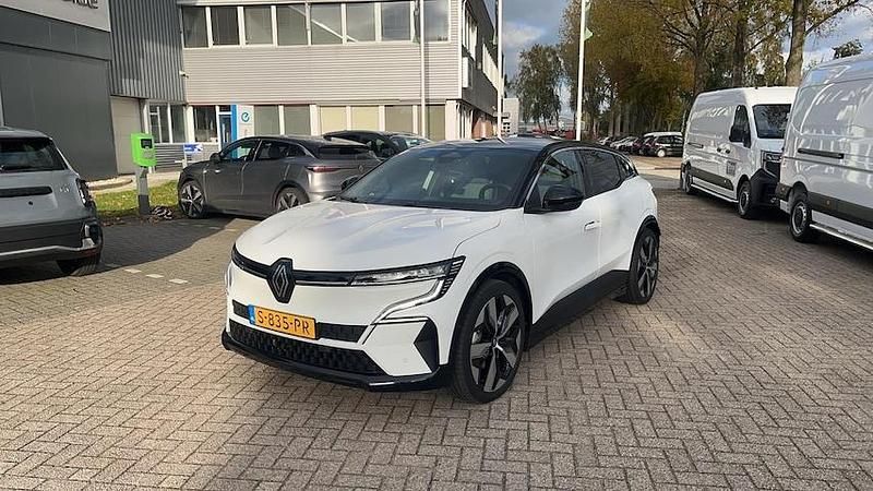 Wit Gebruikt 2023 Renault Mégane IV Techno Hatchback | € 25.945 - Afbeelding 1/3