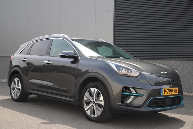 Grijs Gebruikt 2022 Kia e-Niro SUV | € 21.499 (Super prijs) - Afbeelding 1/4