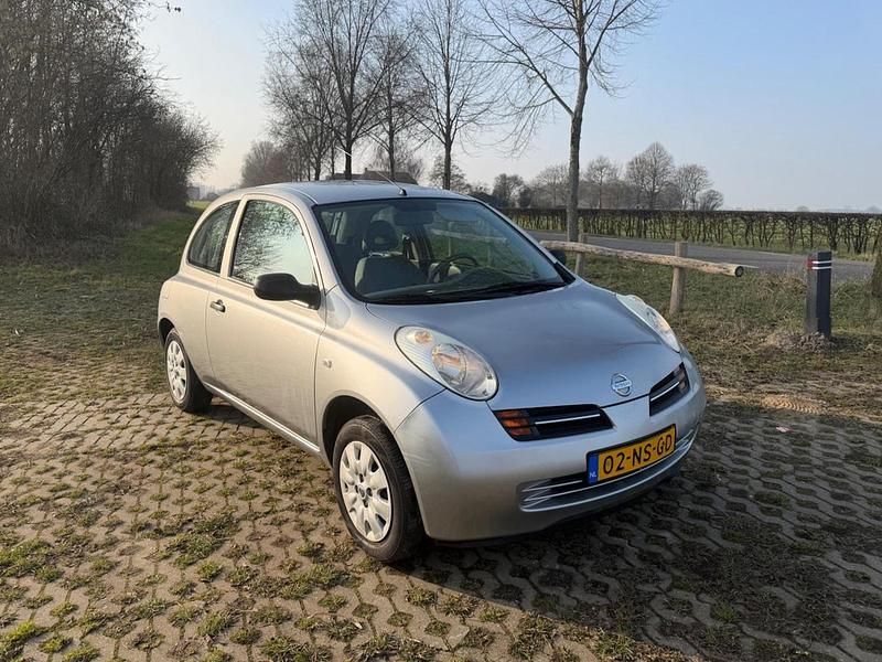 Grijs Occasion 2004 Nissan Micra Visia Hatchback | € 2.450 (Eerlijke prijs) - Afbeelding 1/4
