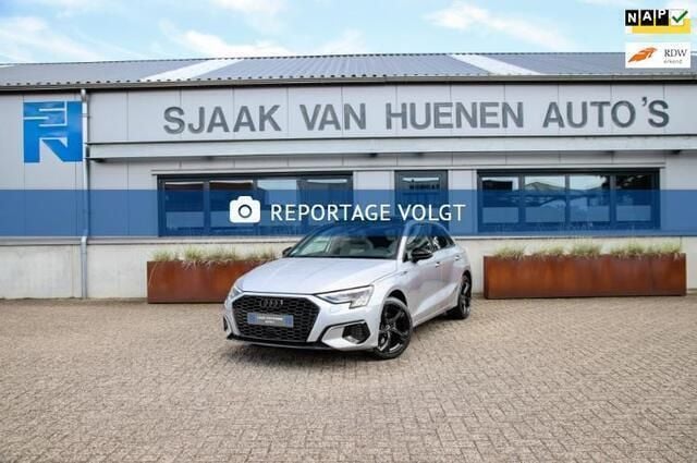 Grijs Gebruikt 2021 Audi A3 Sportback Advanced Hatchback | € 29.950 - Afbeelding 1/4
