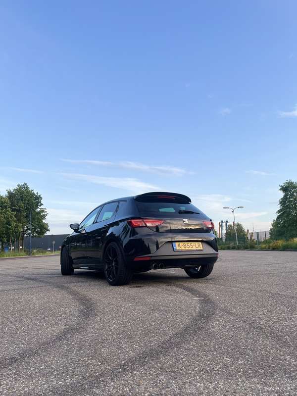 Zwart Gebruikt 2013 Seat Leon FR Hatchback | € 17.500 - Afbeelding 1/4
