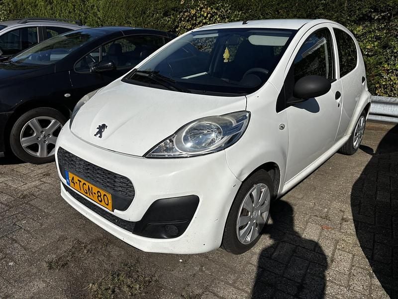Wit Gebruikt 2014 Peugeot 107 Access Hatchback | € 2.995 (Goede deal) - Afbeelding 1/4