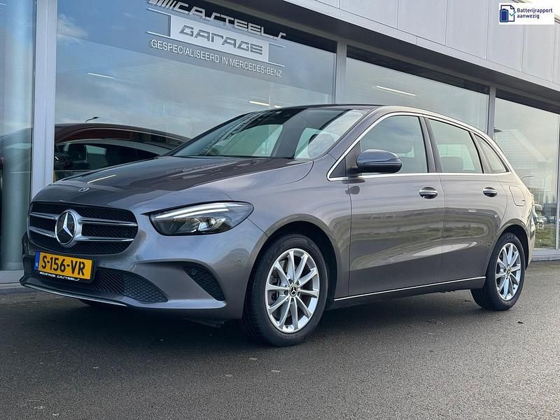 Grijs Occasion 2022 Mercedes B250 AMG line MPV | € 29.950 (Eerlijke prijs) - Afbeelding 1/4