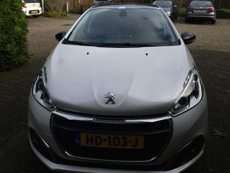 Wit Gebruikt 2015 Peugeot 208 GT-line Hatchback | € 8.500 (Duur) - Afbeelding 1/4
