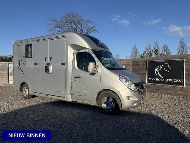 Grijs Occasion 2015 Renault Master Van | € 35.995 - Afbeelding 1/1