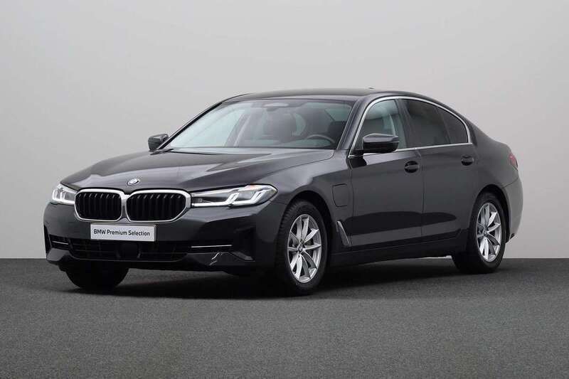 Grijs, metallic lak Gebruikt 2021 BMW 530 Comfort Edition Sedan | € 37.880 (Goede deal) - Afbeelding 1/4