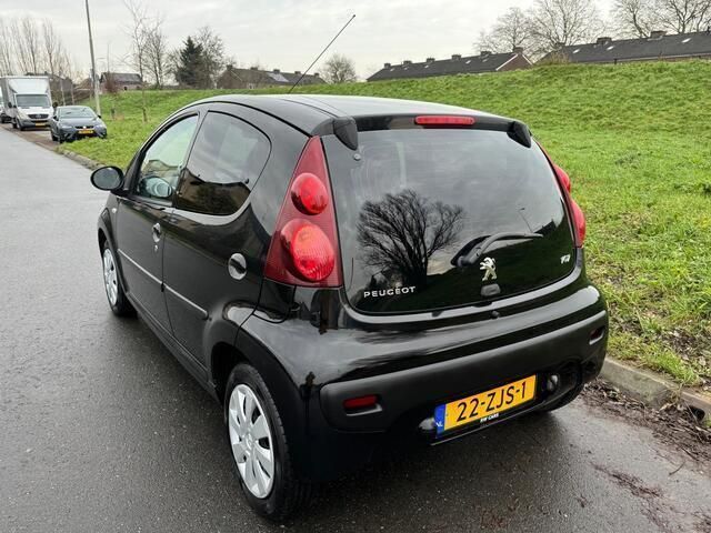Occasion Peugeot 107 Envy 68 PK (50 kW) 2012 Zwart Hatchback