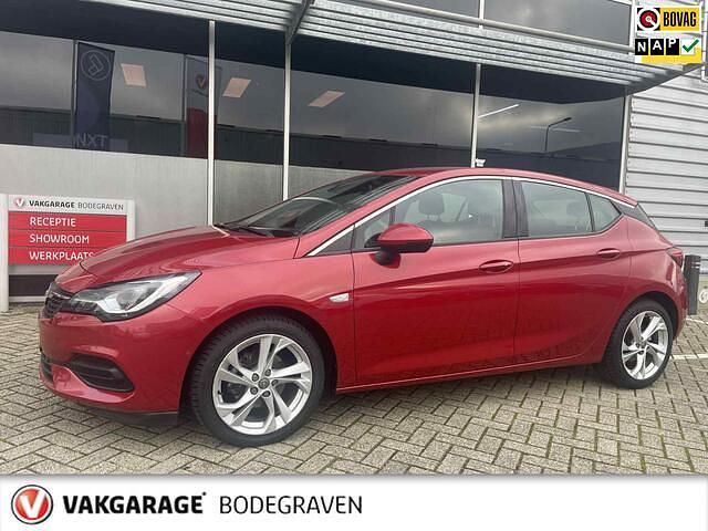 Rood Gebruikt 2020 Opel Astra Elegance Hatchback | € 13.450 (Eerlijke prijs) - Afbeelding 1/4