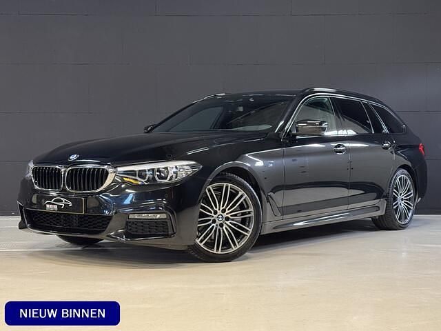 Zwart Gebruikt 2019 BMW 520 Executive Stationwagen | € 31.800 (Eerlijke prijs) - Afbeelding 1/4