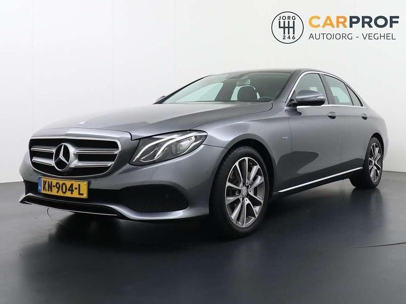 Grijs Gebruikt 2016 Mercedes E350 Avantgarde Sedan | € 23.495 (Duur) - Afbeelding 1/4