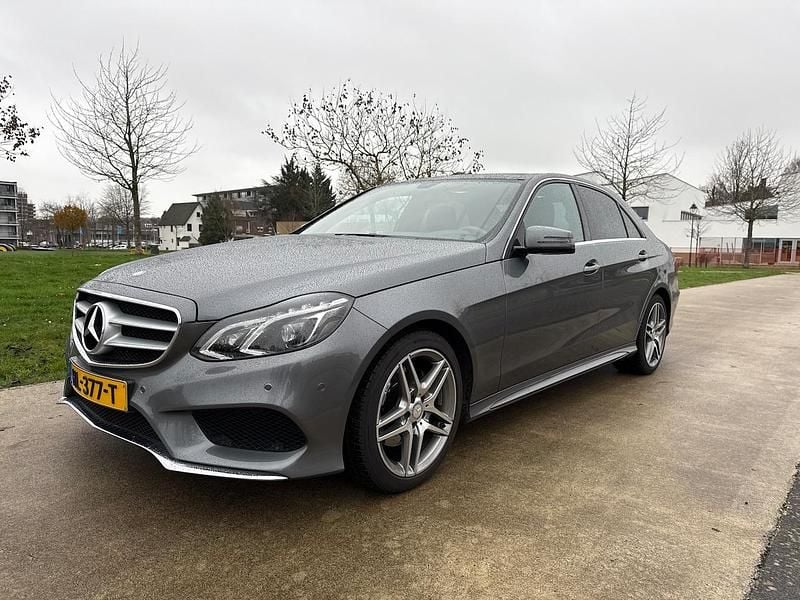 Grijs Gebruikt 2015 Mercedes E200 Avantgarde Sedan | € 21.650 (Eerlijke prijs) - Afbeelding 1/4