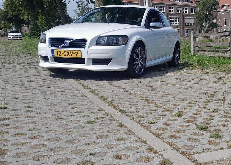 Wit Gebruikt 2008 Volvo C30 Hatchback | € 3.995 (Eerlijke prijs) - Afbeelding 1/4