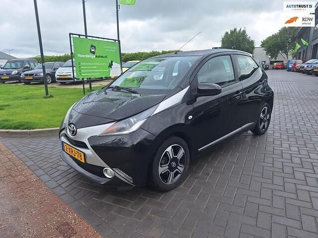 Zwart Gebruikt 2014 Toyota Aygo X-clusiv Hatchback | € 6.499 (Eerlijke prijs) - Afbeelding 1/4