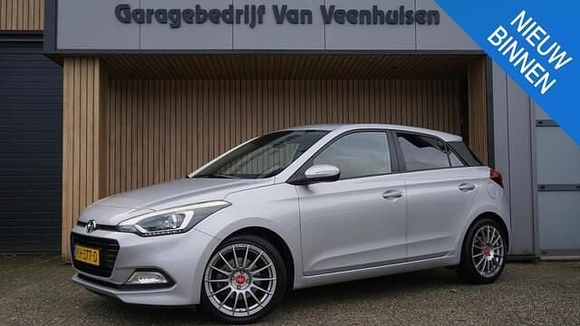 Grijs Gebruikt 2016 Hyundai i20 Comfort Hatchback | € 8.700 (Eerlijke prijs) - Afbeelding 1/4