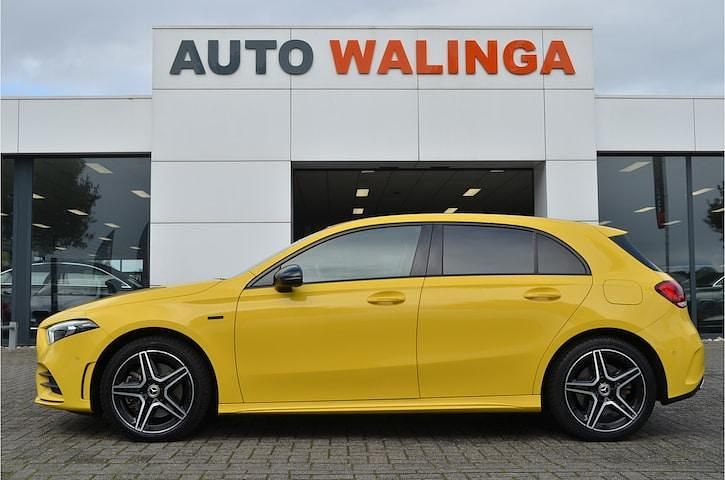 Occasion Mercedes A250 Business 218 PK (160 kW) 2020 Geel Hatchback
