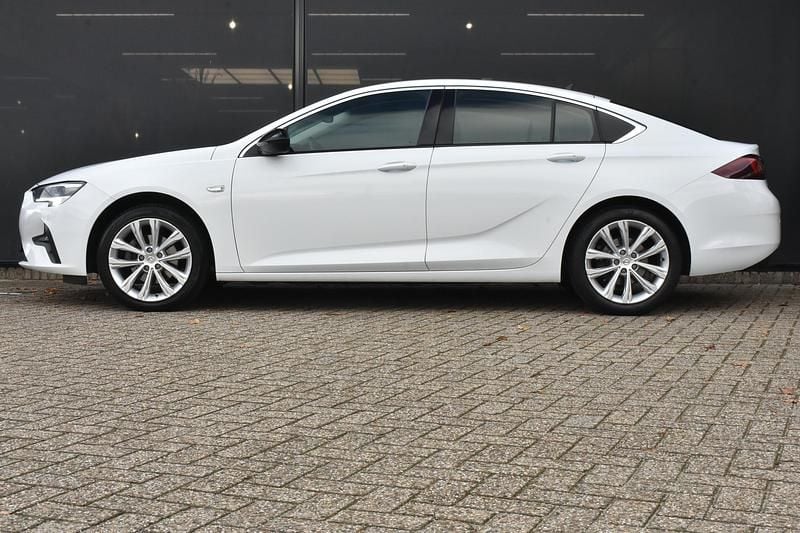 Occasion Opel Insignia Business Elegance 2021 Wit Hatchback