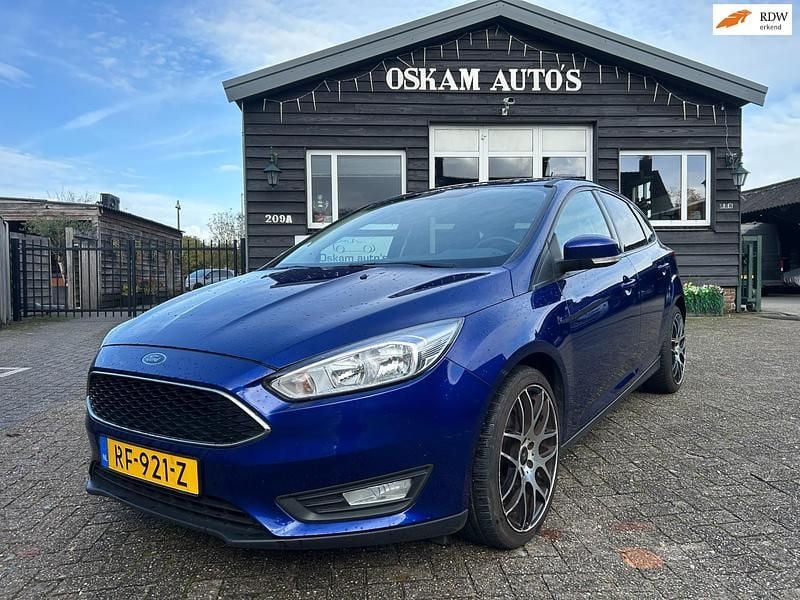 Blauw Gebruikt 2017 Ford Focus Titanium Hatchback | € 9.450 (Eerlijke prijs) - Afbeelding 1/4