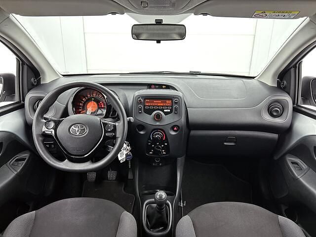 Occasion Toyota Aygo 72 PK (52 kW) 2021 Grijs (metallic) Hatchback