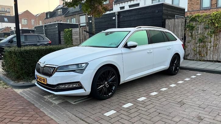 Gebruikt 2020 Skoda Superb | € 20.950 - Afbeelding 1/4
