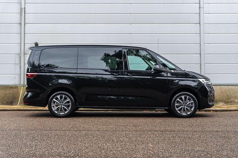 Nieuw VW Multivan Edition 245 PK (180 kW) 2025 Zwart Van