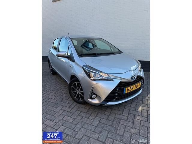 Grijs Gebruikt 2018 Toyota Yaris Executive Hatchback | € 15.250 (Goede deal) - Afbeelding 1/4