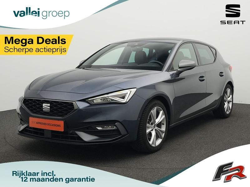 Grijs, metallic lak Gebruikt 2023 Seat Leon Business Hatchback | € 22.400 (Eerlijke prijs) - Afbeelding 1/4