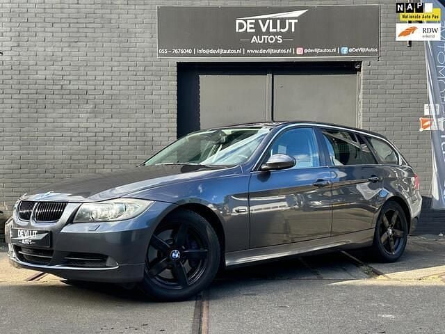 Grijs, metallic lak Gebruikt 2008 BMW 325 M Sport Stationwagen | € 4.999 (Goede deal) - Afbeelding 1/4