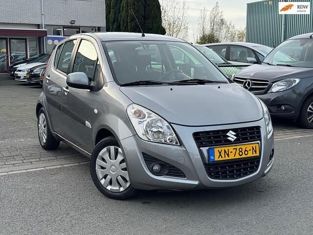 Grijs Gebruikt 2013 Suzuki Splash Comfort Hatchback | € 4.450 (Goede deal) - Afbeelding 1/4