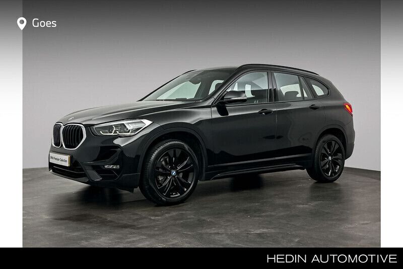 Zwart Gebruikt 2021 BMW X1 Executive SUV | € 29.880 (Iets duurder) - Afbeelding 1/4